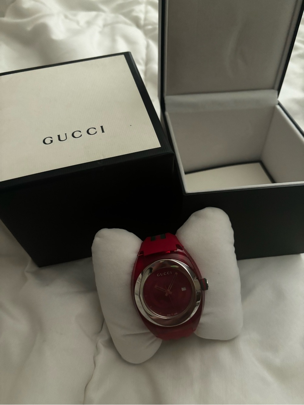 Gucci Red Women's Rubber Band Watch